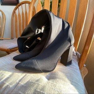 Pretty Little Things Black High Knee Block Heel Boots Size 7